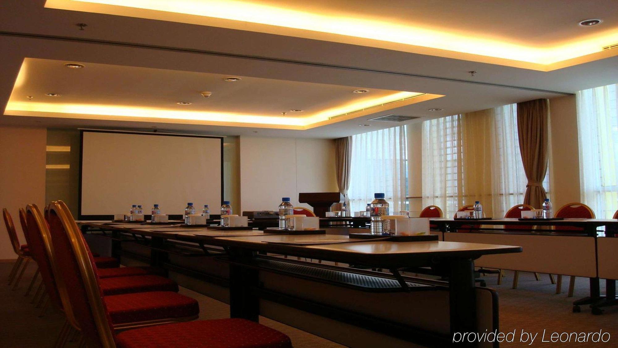 Holiday Inn Express Meilong Shanghai Facilities photo