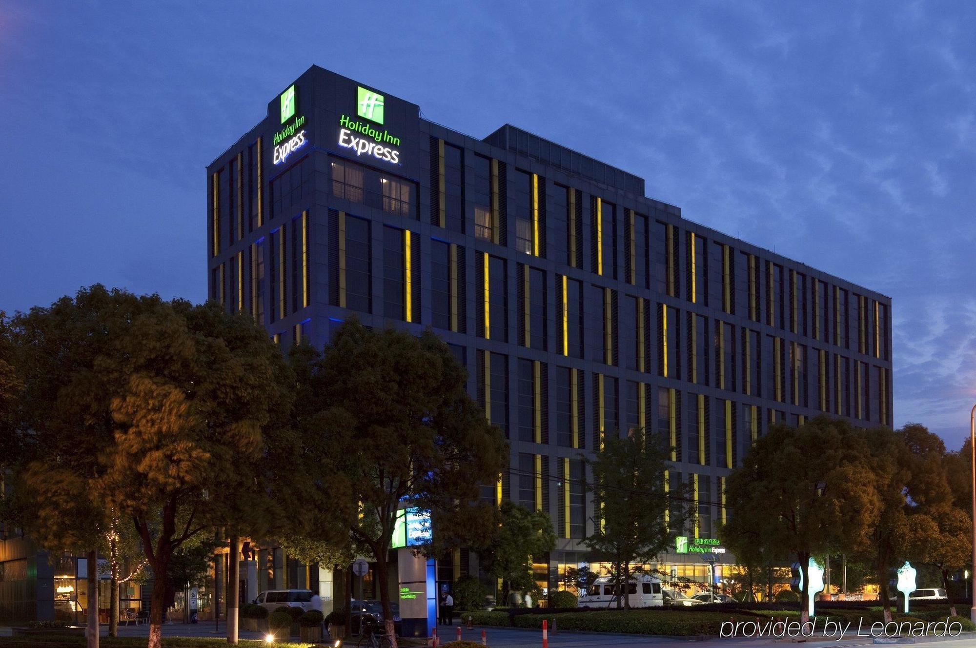 Holiday Inn Express Meilong Shanghai Exterior photo