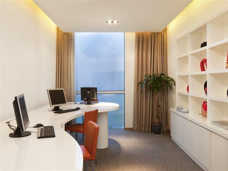 Holiday Inn Express Meilong Shanghai Exterior photo